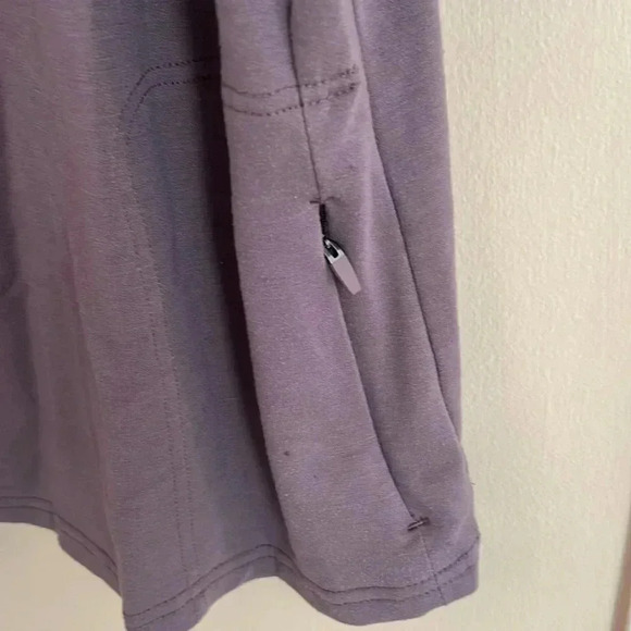 (10) FWD pull  over athletic top - Picture 5 of 7